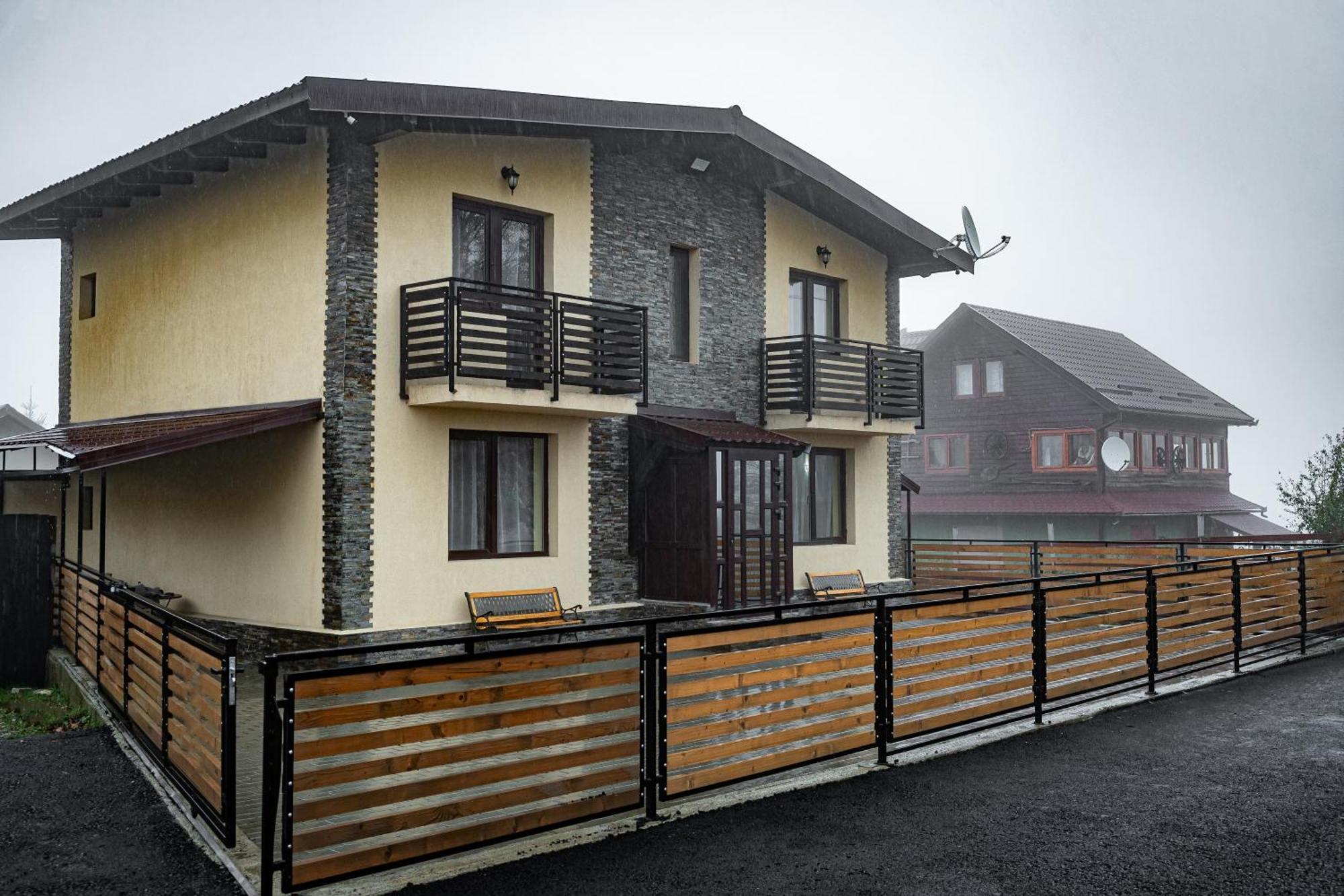 Villa Wild Petroşani Buitenkant foto